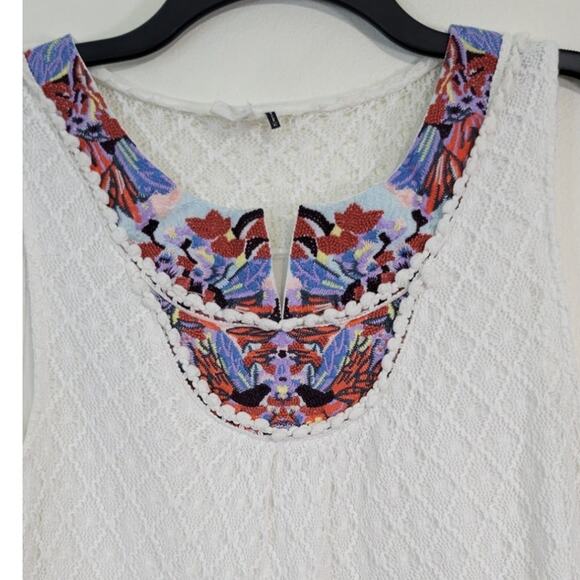 Anthropologie Akemi + Kin Top Womens X-Large White Embroidered Sleeveless Shirt - Picture 3 of 7